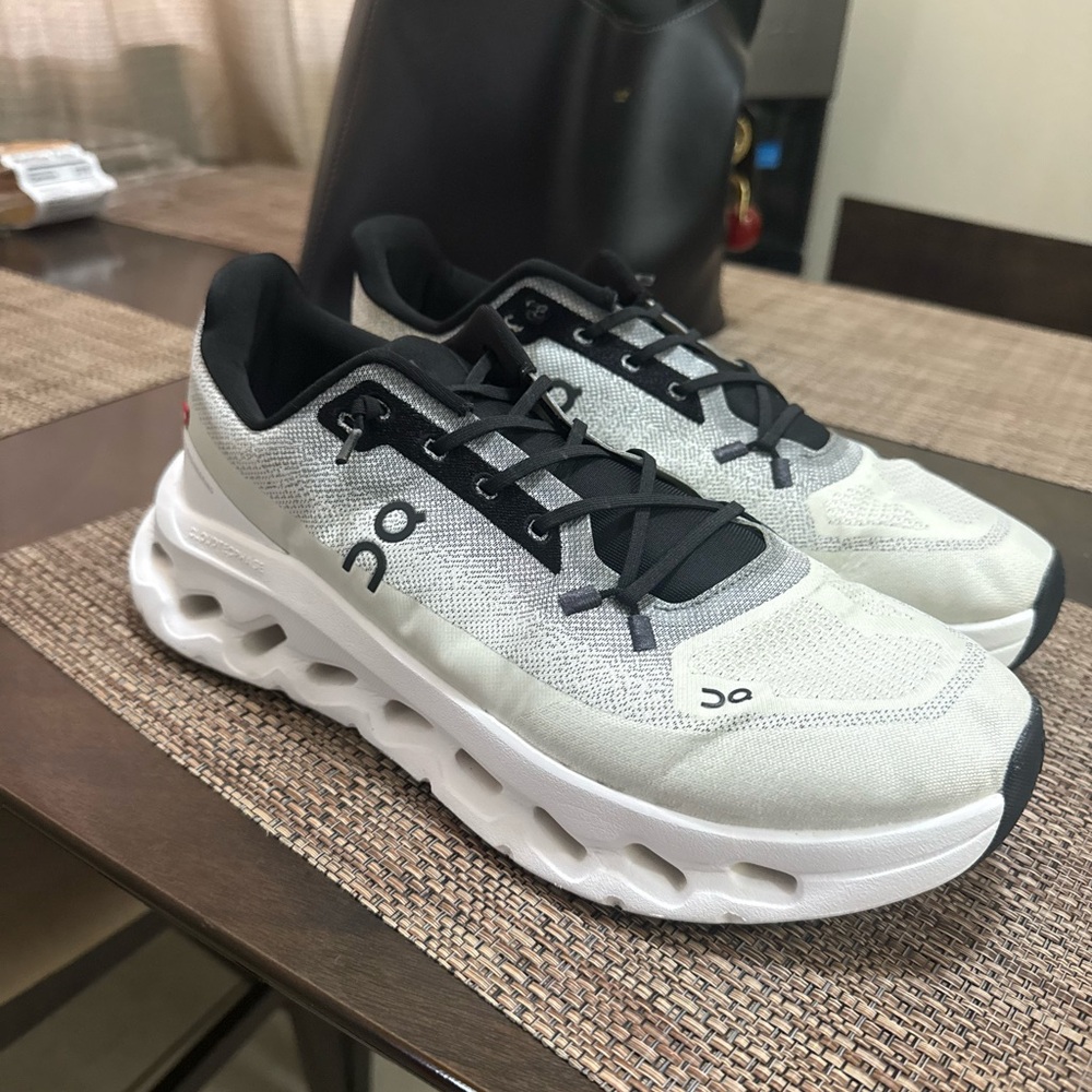 On cloudtilt for sale withe and black worn a Few times